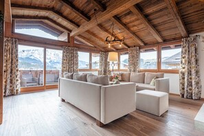 Penthouse mit 2 SZ für 4 PAX | Zona de estar | Una televisión de pantalla plana