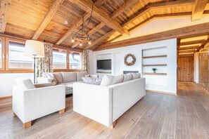 Penthouse mit 2 SZ für 4 PAX | Culle/letti per bambini (a pagamento), Wi-Fi gratuito, lenzuola