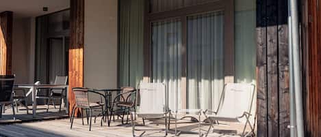 Ferienwohnung mit 1 Schlafzimmer und Saunabereich | ลานระเบียง/นอกชาน