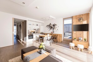 Ferienwohnung mit 2 Schlafzimmern, Dachterrasse & Saunabereich | Living area - Alpenrock Schladming by ALPS RESORTS (Schladming)