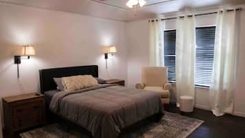 3 habitaciones, tabla de planchar con plancha, wifi y ropa de cama