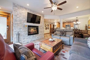 TV, fireplace