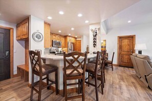 Interior - The Charter at Beaver Creek F250 (Beaver Creek)