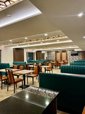 Restaurant - Le Royale Palace (Thirunallar)