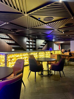 Bar (on property) - Le Royale Palace (Thirunallar)