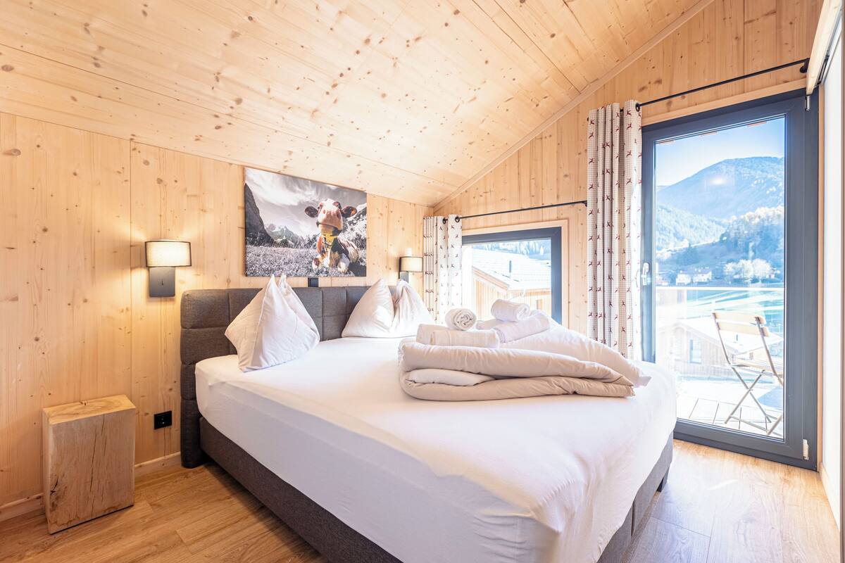 Chalet mit 4 Schlafzimmern für bis zu 10 Personen | 4 ห้องนอน, เปล/เตียงเด็กอ่อน, Wi-Fi ฟรี, ผ้าปูที่นอน