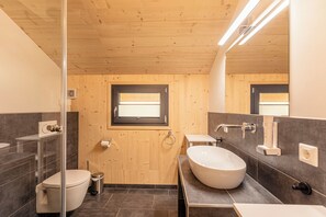 Shower, hair dryer, towels - Bergeralm Chalets by ALPS RESORTS (Steinach am Brenner)