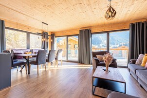 Chalet mit 4 Schlafzimmern für bis zu 10 Personen | 4 bedrooms, cribs/infant beds, free WiFi, bed sheets