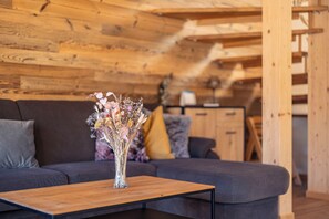 Chalet mit 4 Schlafzimmern für bis zu 10 Personen | 4 bedrooms, cots/infant beds, free WiFi, bed sheets - Bergeralm Chalets by ALPS RESORTS (Steinach am Brenner)