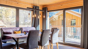 Chalet mit 4 Schlafzimmern für bis zu 10 Personen | 4 bedrooms, cribs/infant beds, free WiFi, bed sheets