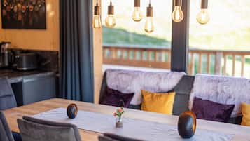 Chalet mit 4 Schlafzimmern für bis zu 10 Personen | 4 Schlafzimmer, Babybetten, kostenloses WLAN, Bettwäsche
