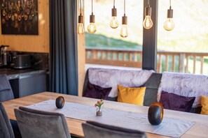 Chalet mit 4 Schlafzimmern für bis zu 10 Personen | 4 bedrooms, cots/infant beds, free WiFi, bed sheets - Bergeralm Chalets by ALPS RESORTS (Steinach am Brenner)
