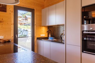 Superior Ferienhaus #55 mit IR-Sauna | Private kitchen | Coffee/tea maker, fridge, stovetop, dishwasher