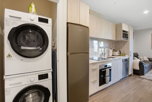 Interior - Augustus Harmony Apartment with Parking & Air-con (Auckland Central Suburbs)