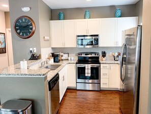 Fridge, microwave, oven, stovetop - Comfy Home Great for Families - 10min to Disney (Kissimmee)