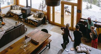 Tranquil 4-bedroom lodge in Front Royal with AC, WiFi