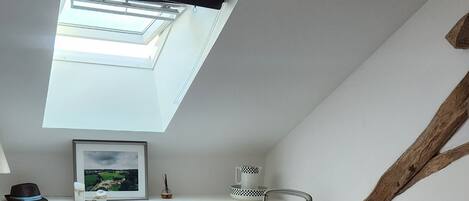 2 chambres, bureau, lit parapluie, draps fournis