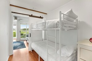 2 bedrooms, iron/ironing board, free WiFi, bed sheets - Sands Beach Club #112 (Myrtle Beach)