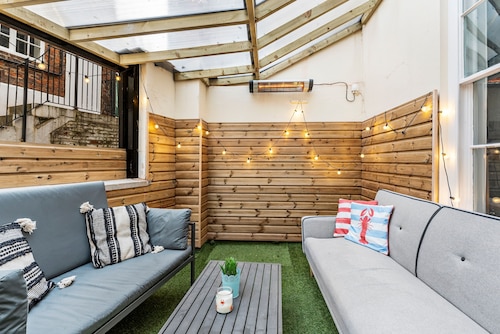 Stunning Central Whitby Abode - Garden Terrace