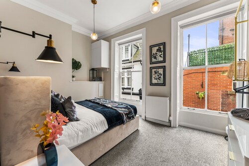 Stunning Central Whitby Abode - Garden Terrace