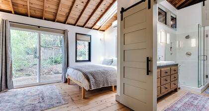 Hummingbird House! Cozy 2-bedroom rustic house near the University of Oregon!