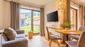 Studio mit Balkon | 2 Schlafzimmer, kostenloses WLAN