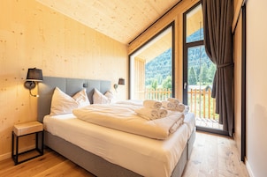 Chalet mit 4 Schlafzimmern und Wellness | 4 bedrooms, free WiFi, bed sheets