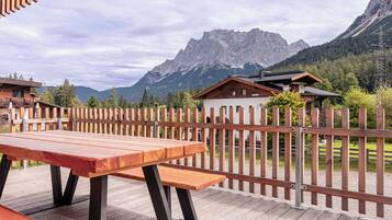 4 bedrooms, free WiFi, bed sheets