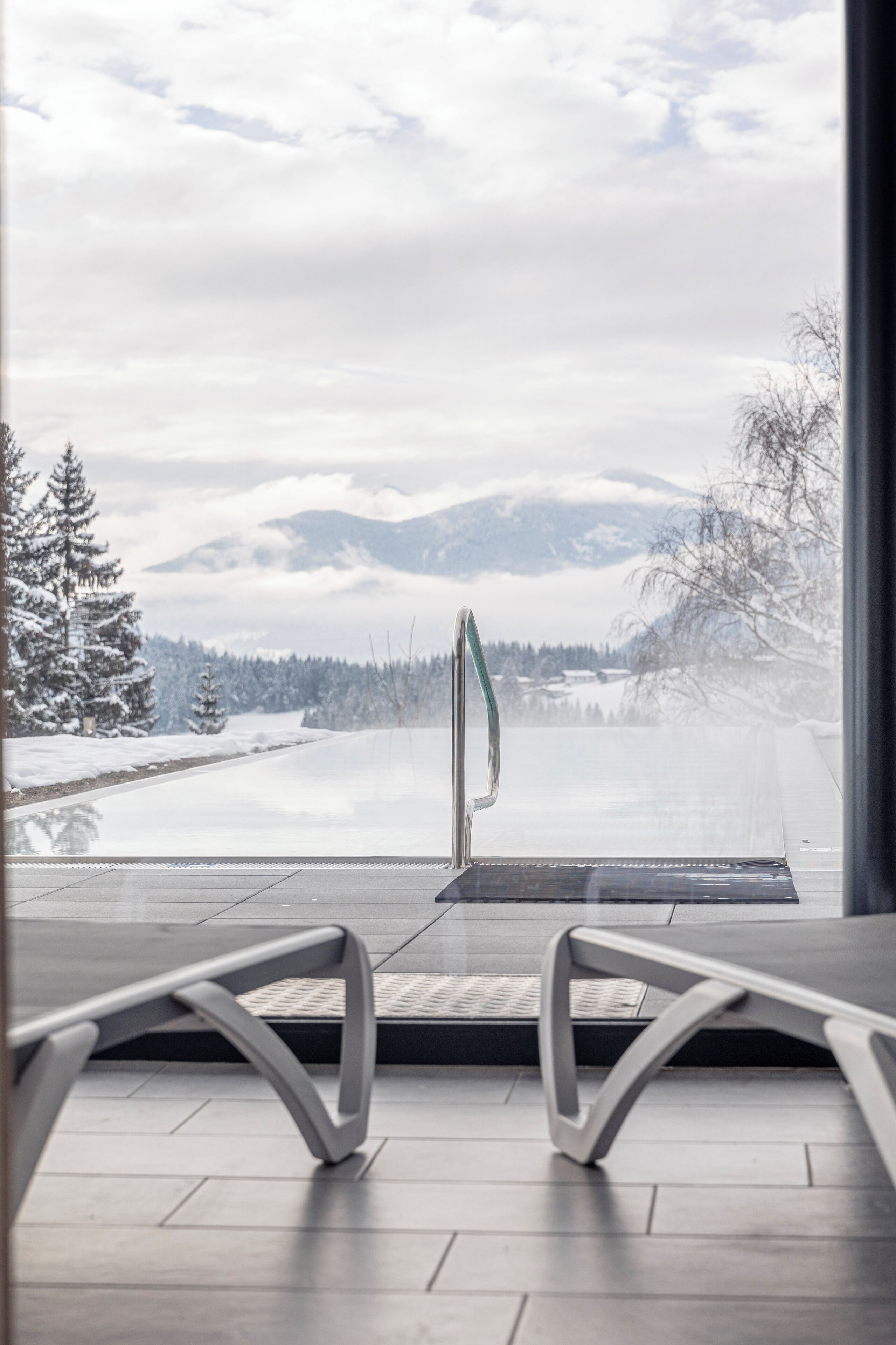 Infinity pool