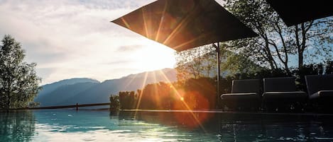 Infinity pool
