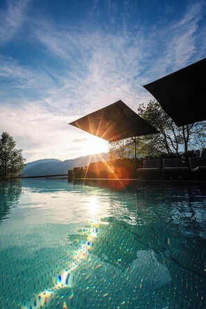 Infinity-Pool