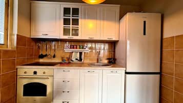 Fridge, oven, toaster, blender