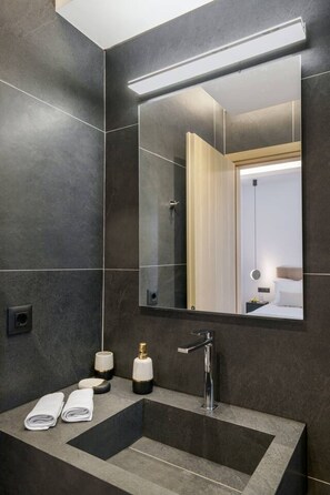 Shower, eco-friendly toiletries, hair dryer - New Villa w/Pool, BBQ & Ping Pong, 1km from beach (Rethymno)