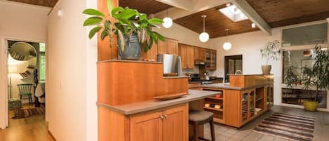 Dishwasher, coffee/tea maker