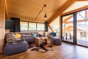 Superior Chalet # 03 mit Sauna & Whirlwanne innen | Living area