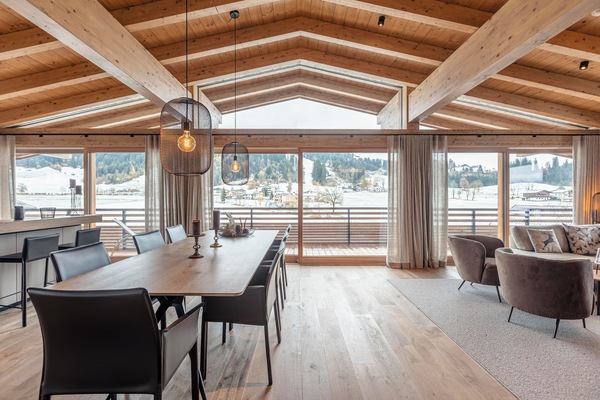 Penthouse mit 3 Schlafzimmer und Kamin | Living area | Flat-screen TV