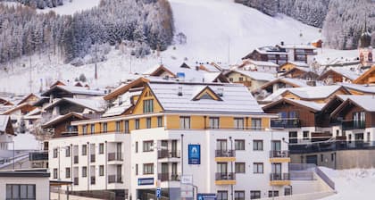 Fiss Suites by ALPS RESORTS