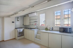 Classic Apartment | Private kitchen - Florentine Gem Apartment (Florence)