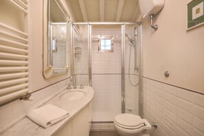 Classic Apartment | Bathroom - Florentine Gem Apartment (Florence)