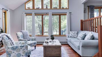 Smart TV, fireplace, video games