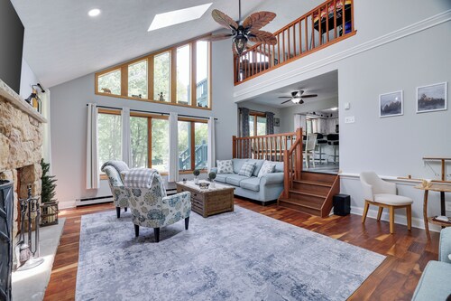 POOL! Hot Tub, Lake, and LOCATION! Hiking, Adventures or Relaxation