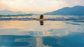 Guests can enjoy a serene outdoor swimming area with a tranquil atmosphere and breathtaking views of the surrounding mountains.