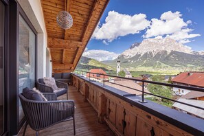 Penthouse mit 2 Schlafzimmern für 5 Personen | Balcony view - Zugspitz Suites Lermoos by ALPS RESORTS (Lermoos)
