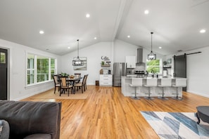 Interior - Charming Countryside House (Dacula)