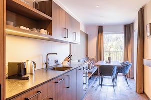 Ferienwohnung mit 2 Schlafzimmer | Cocina privada | Máquina de café espresso, frigorífico grande, horno y placa de cocina