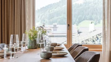 Premium Penthouse mit 3 Schlafzimmer und Infrarot-Sauna | In-room dining