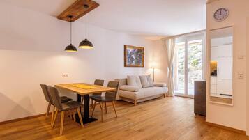 Ferienwohnung für bis zu 2 Erwachsene und 2 Kinder | Cribs/infant beds, free WiFi, bed sheets