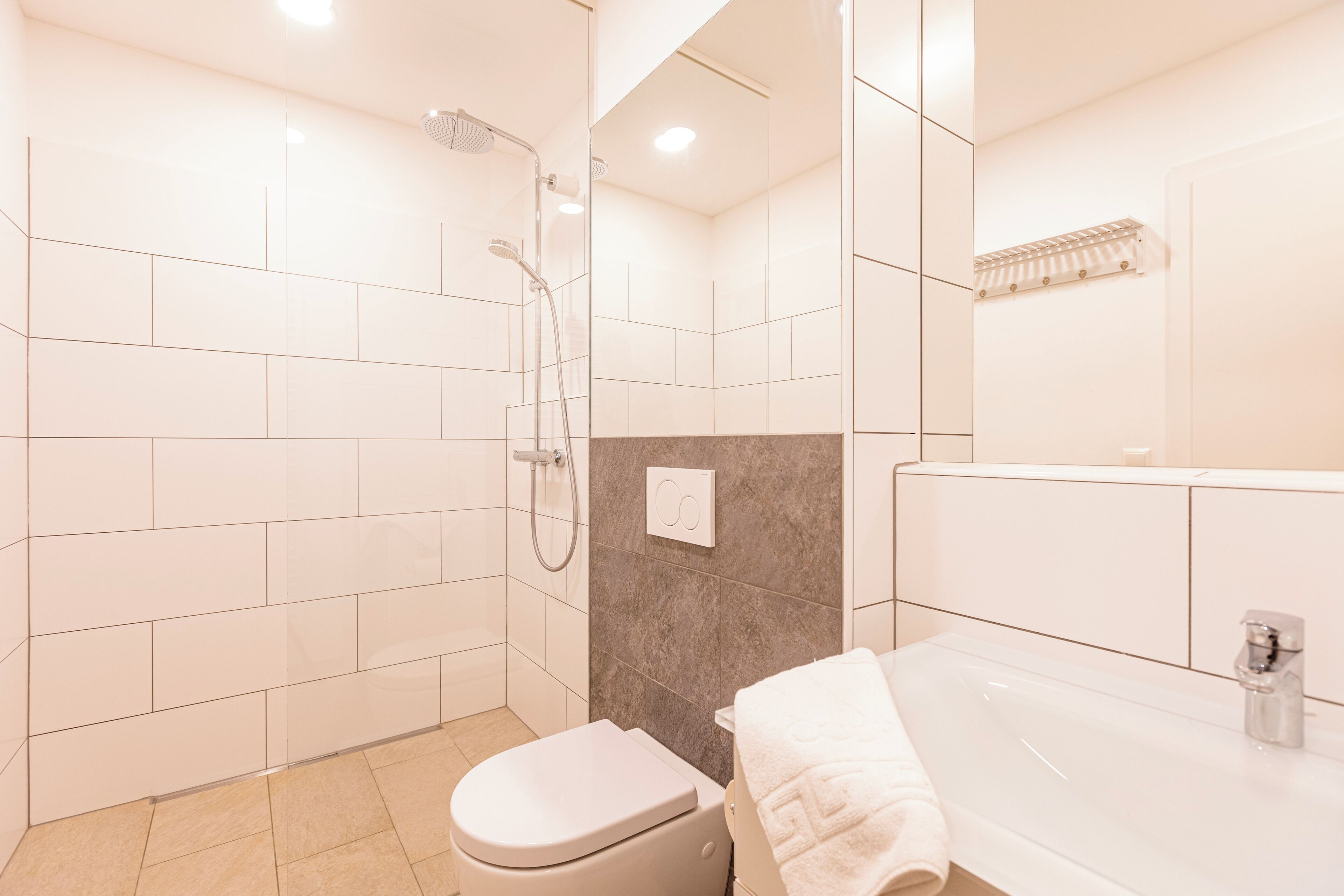 Ferienwohnung für bis zu 4 Personen | Bathroom | Shower, towels, toilet paper