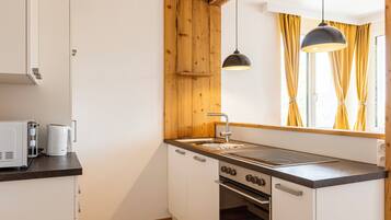 Ferienwohnung für bis zu 4 Personen | Eigene Küche | Kühlschrank, Ofen, Herdplatte, Geschirrspüler