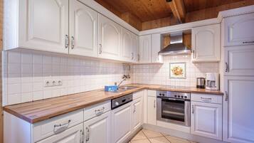 Réfrigérateur, plaque de cuisson, lave-vaisselle, cafetiÚre/bouilloire